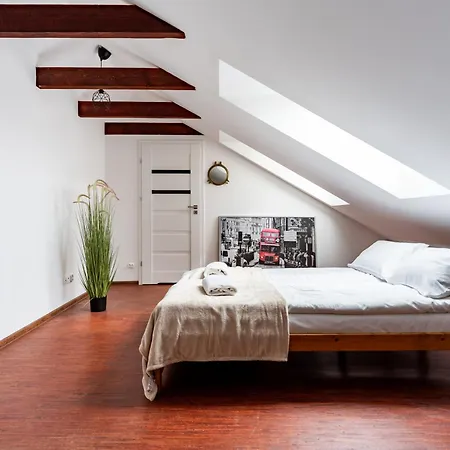 Appartamento Bernadowo Comfy By Bookinghost
